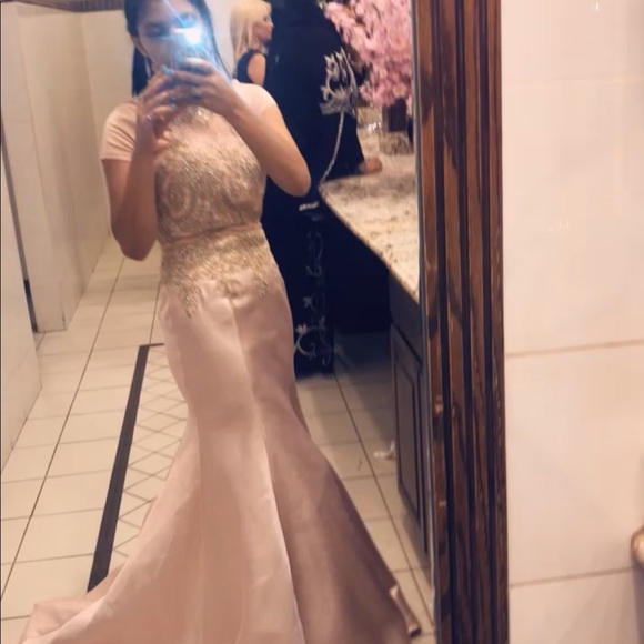 selling a dress worn once clean and nothing wrong - Picture 3 of 5